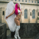 Sara Pinkie sender en hilsen og gleder seg til å treffe dere fredag og lørdag! 😍